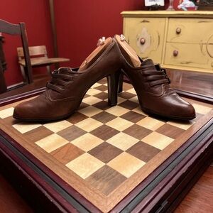 Stuart Weitzman Brown Leather Lace-Up Heeled Oxfords